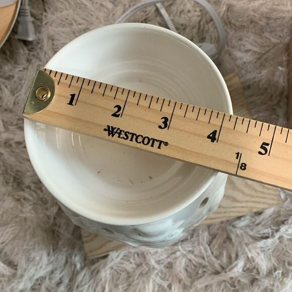 Scentsy 2010 Snow Day Wax Warmer Full Size Snowman Scene - Picture 13 of 17